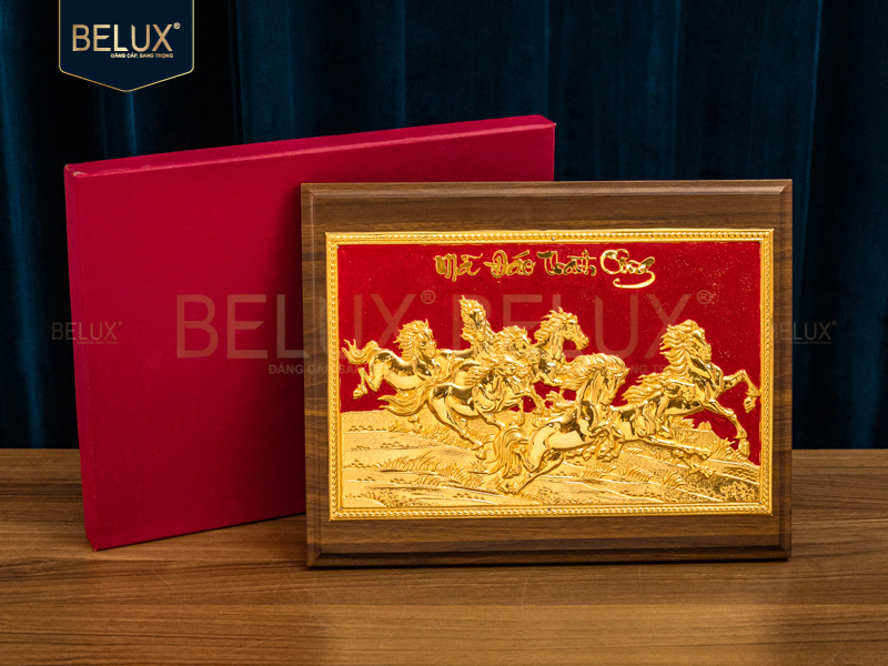 Tranh mã đáo thành công bằng đồng mạ vàng 24k 31x24cm